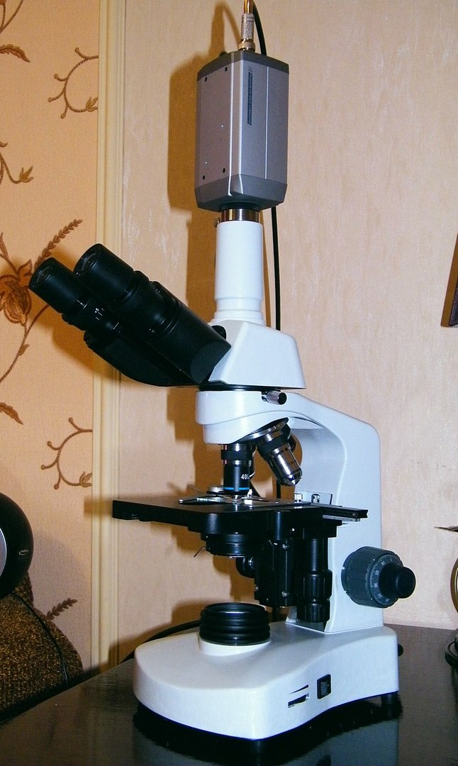 тринокулярный биологический микроскоп